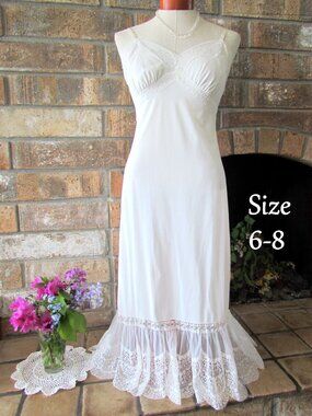 FULL SLIP w LAVISH LACE HEM RUFFLE, S-M, 6-8, VINTAGE ROGERS WHITE, FINE DETAILS